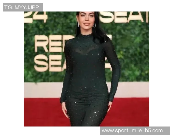 小特朗普与女友合影C罗乔治娜感慨椭圆形办公室的意外邂逅与人生奇遇 小特朗普与女友合影C罗乔治娜感慨椭圆形办公室的意外邂逅与人生奇遇