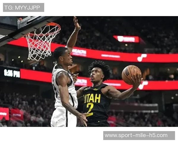 克拉克斯顿高效表现全队依赖他12投8中轻松砍下17分4篮板2助攻