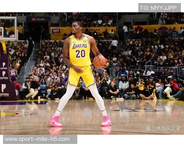 湖人因签约斯玛特不得不裁掉古德温近期表现抢眼场均数据亮眼 湖人因签约斯玛特不得不裁掉古德温近期表现抢眼场均数据亮眼